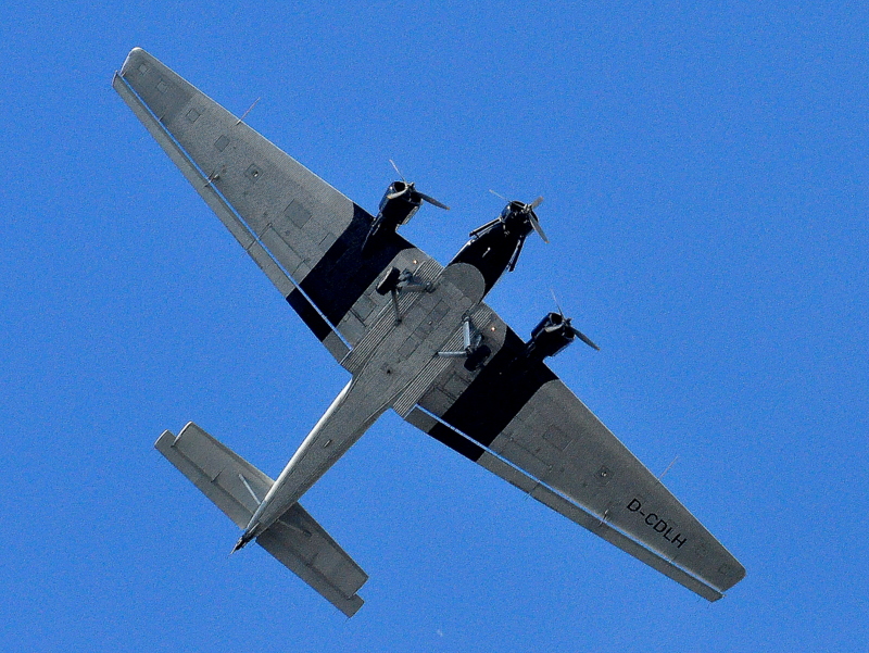 JU -52 von unten betrachtet
