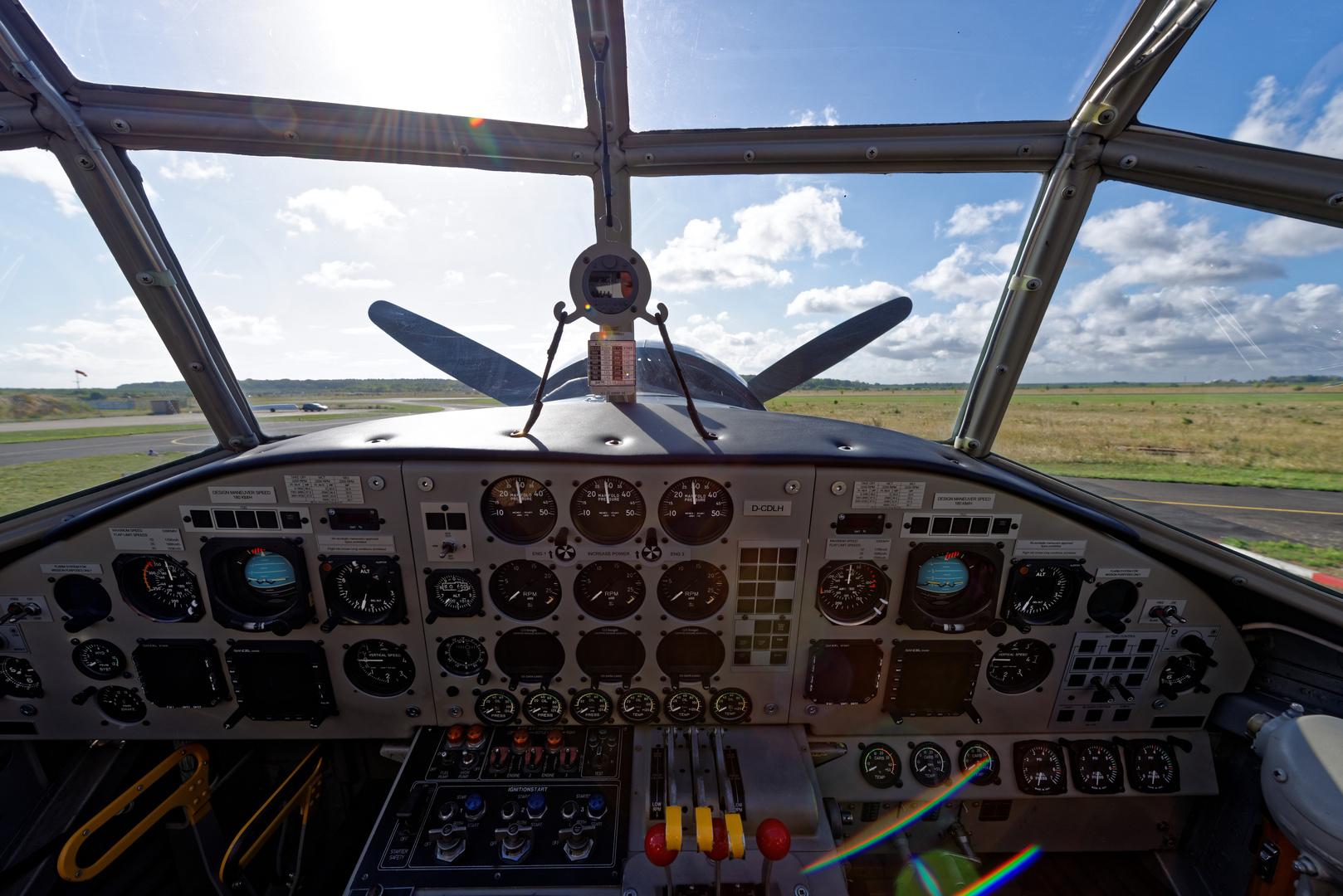 Ju-52/3 - Cockpit