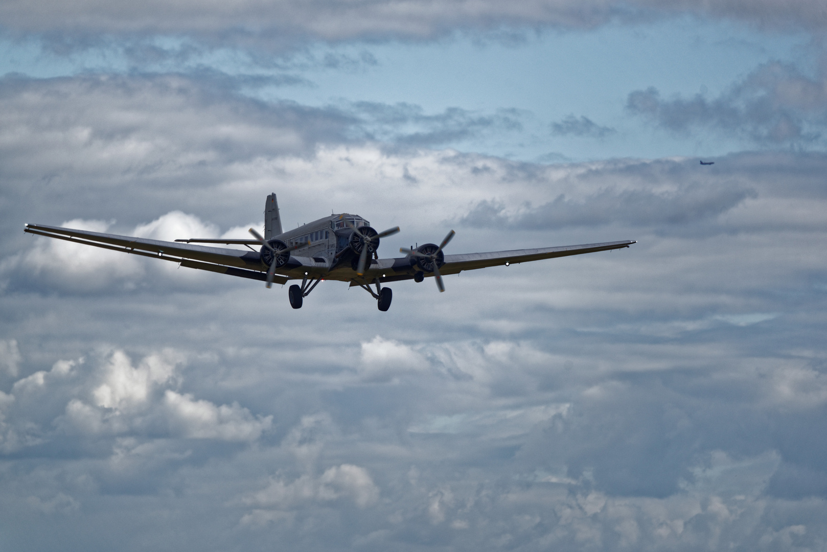 Ju-52/3 im Landeanflug