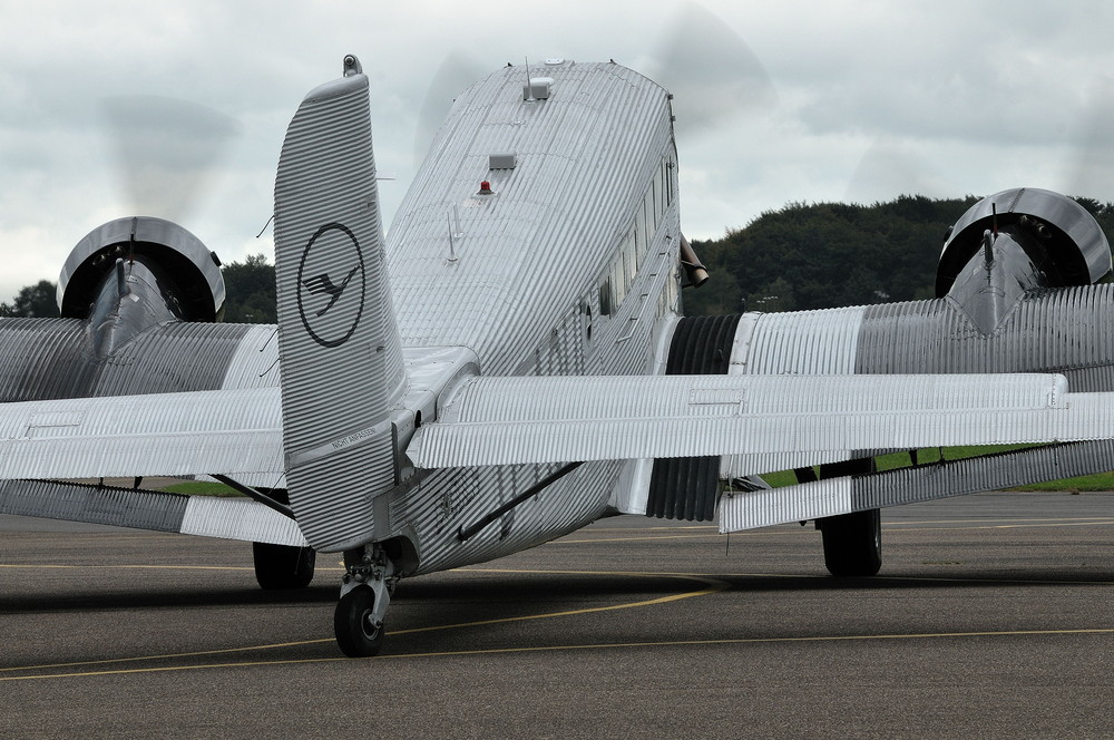 JU52 D-AQUI - auf dem Weg zur Startbahn