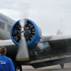 JU52 HB-HOT: Motorstart