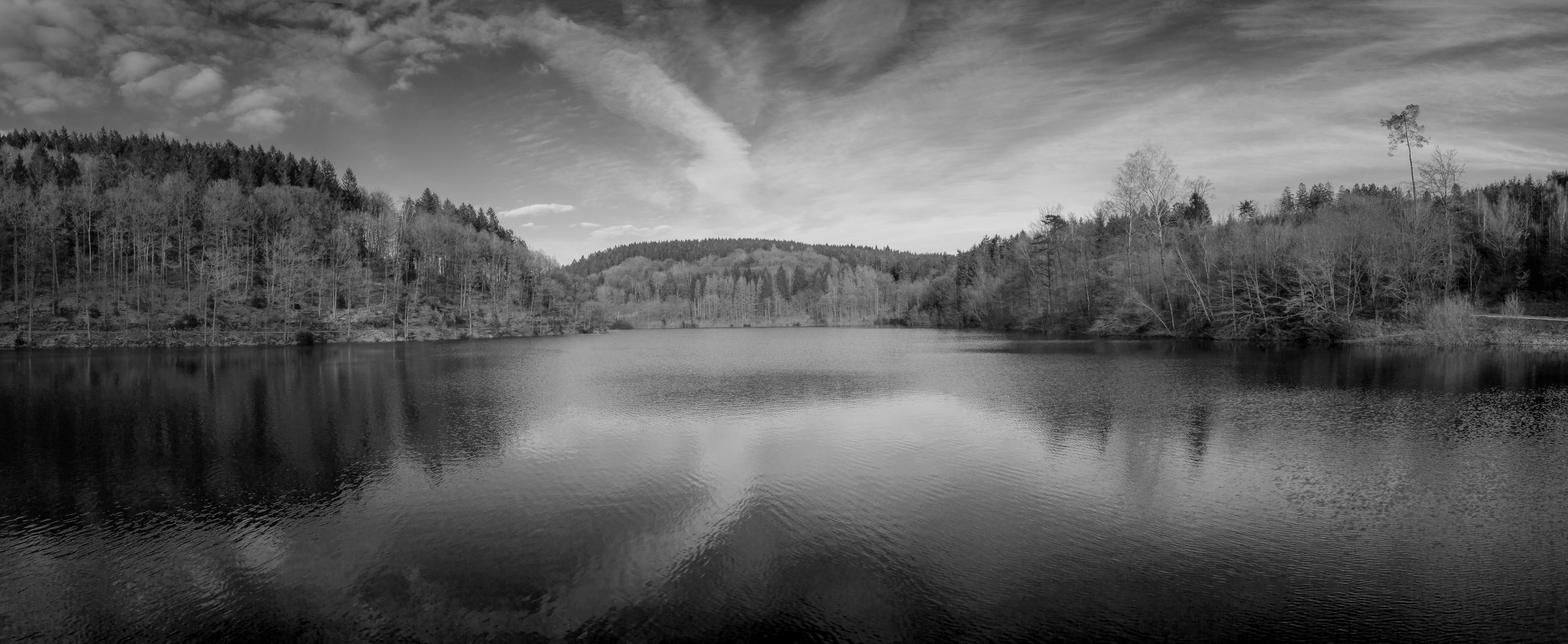 Jubach am Abend (Panorama in sw)