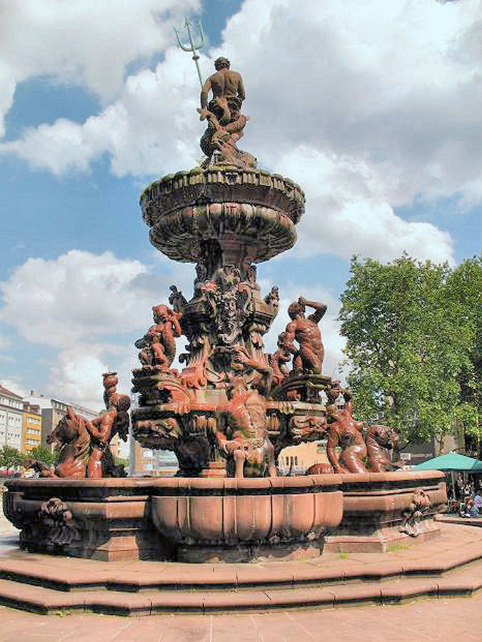 Jubiläumsbrunnen am Rathaus in Wuppertal-Elberfeld