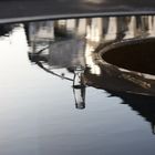 Judd-Brunnen mit Flasche