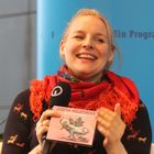 Judith Holofernes mit ihrer neuen CD, die am 7.2. in den Handel kommt