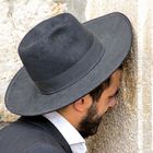 jüdisch orthodoxer Mann an der Klagemauer