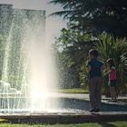 Jugando en la fuente