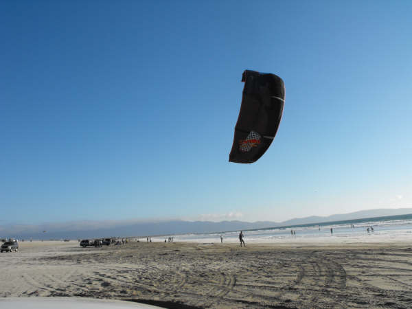 JUGANDO EN LA PLAYA