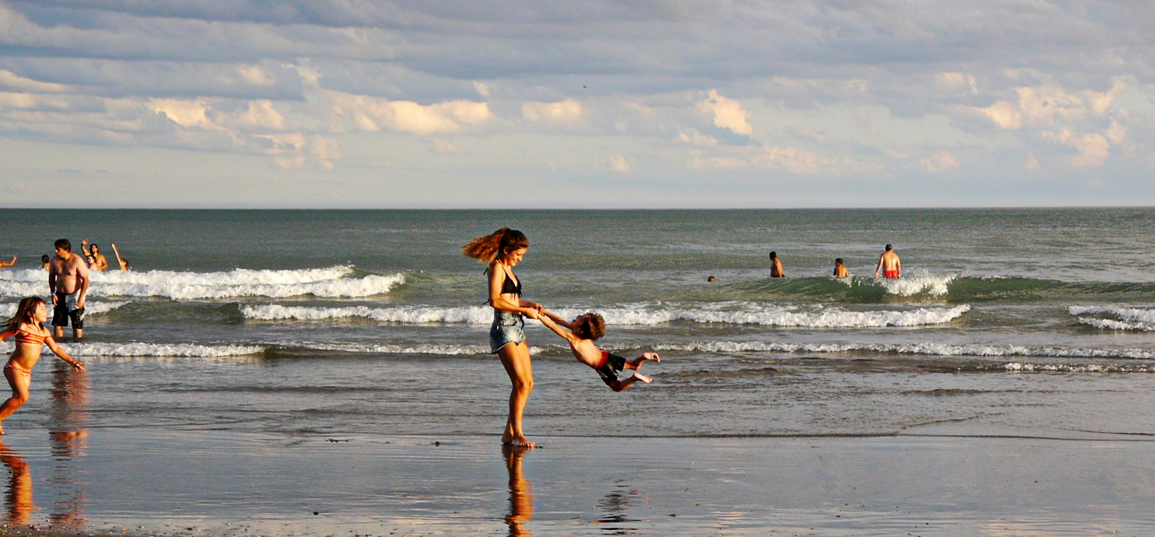 jugando en la playa