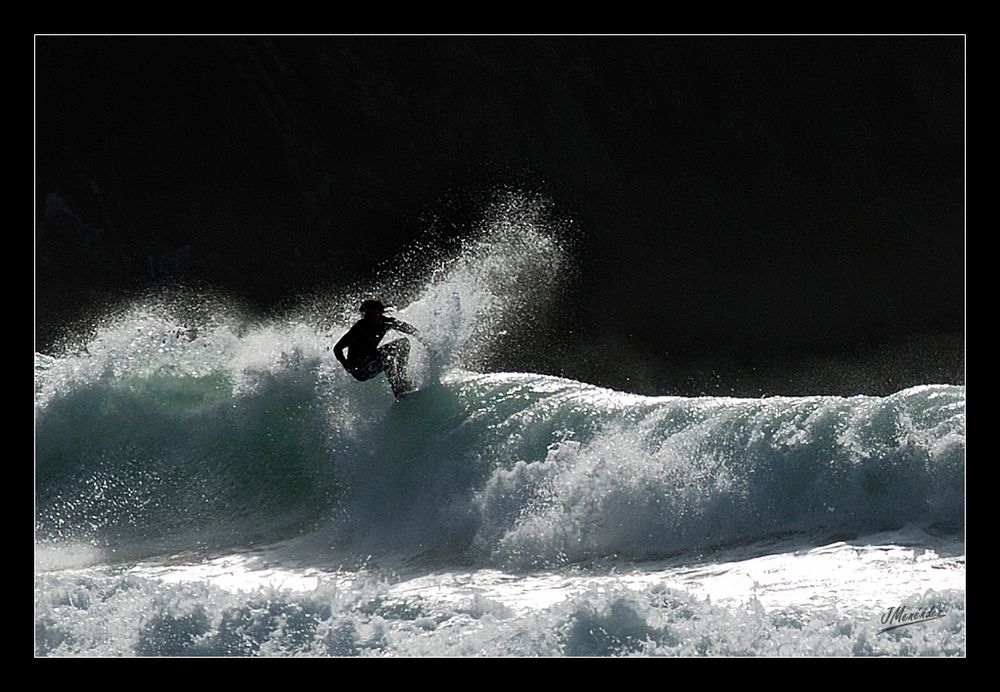 Jugando entre olas