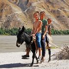 Jugend beim Holzsammeln,Taschikistan