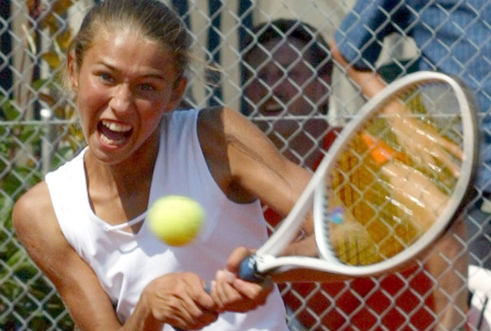 Jugend spielt Tennis