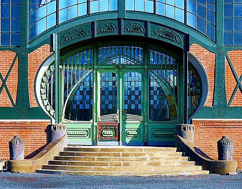 Jugendstil-Portal . . . .