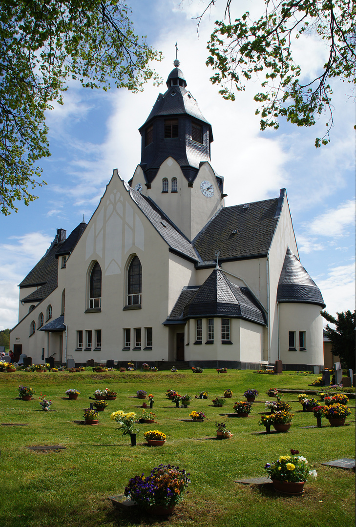 Jugendstilkirche St. Trinitatis in Wiesa