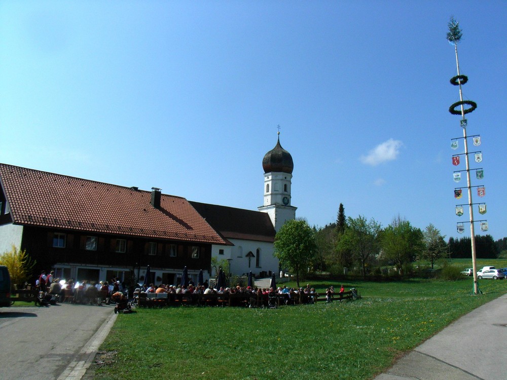 . . . juhu, alles gut gegangen . . . das Maifest kann beginnen . . .