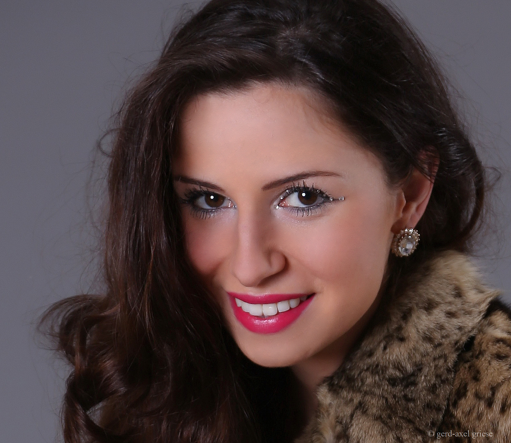 julia-7253-1-foto-bild-portrait-portrait-frauen-studio-bilder