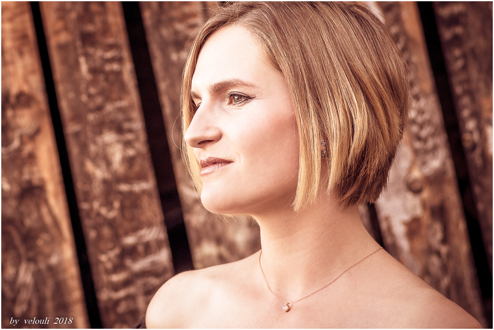 Julia in front of the wooden wall