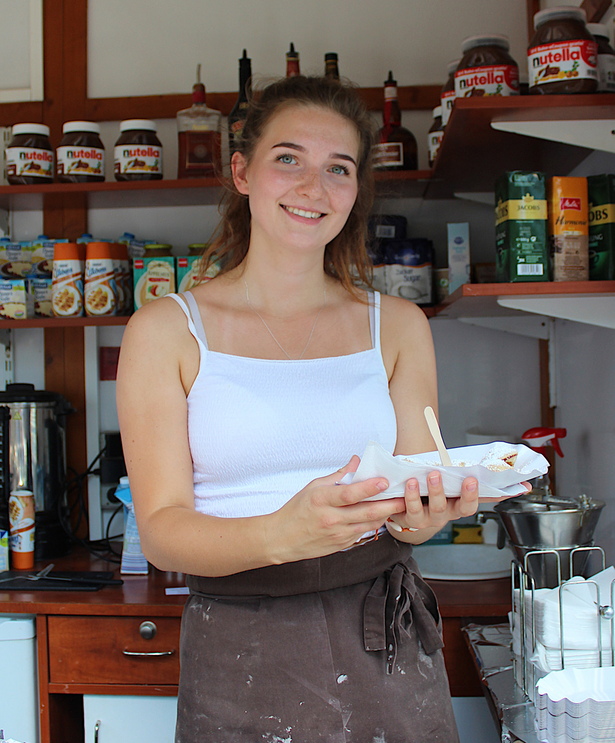 Julia mit Schmalzbällchen