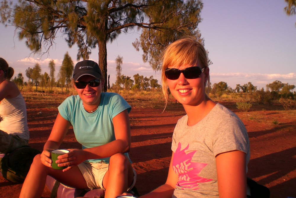 Julia und ich mitten im australischen Outback