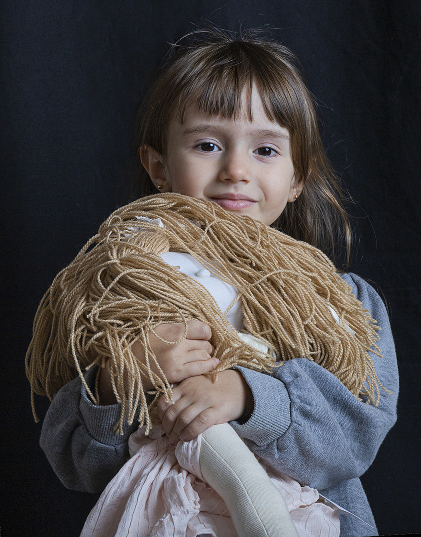 Julia y su muñeca