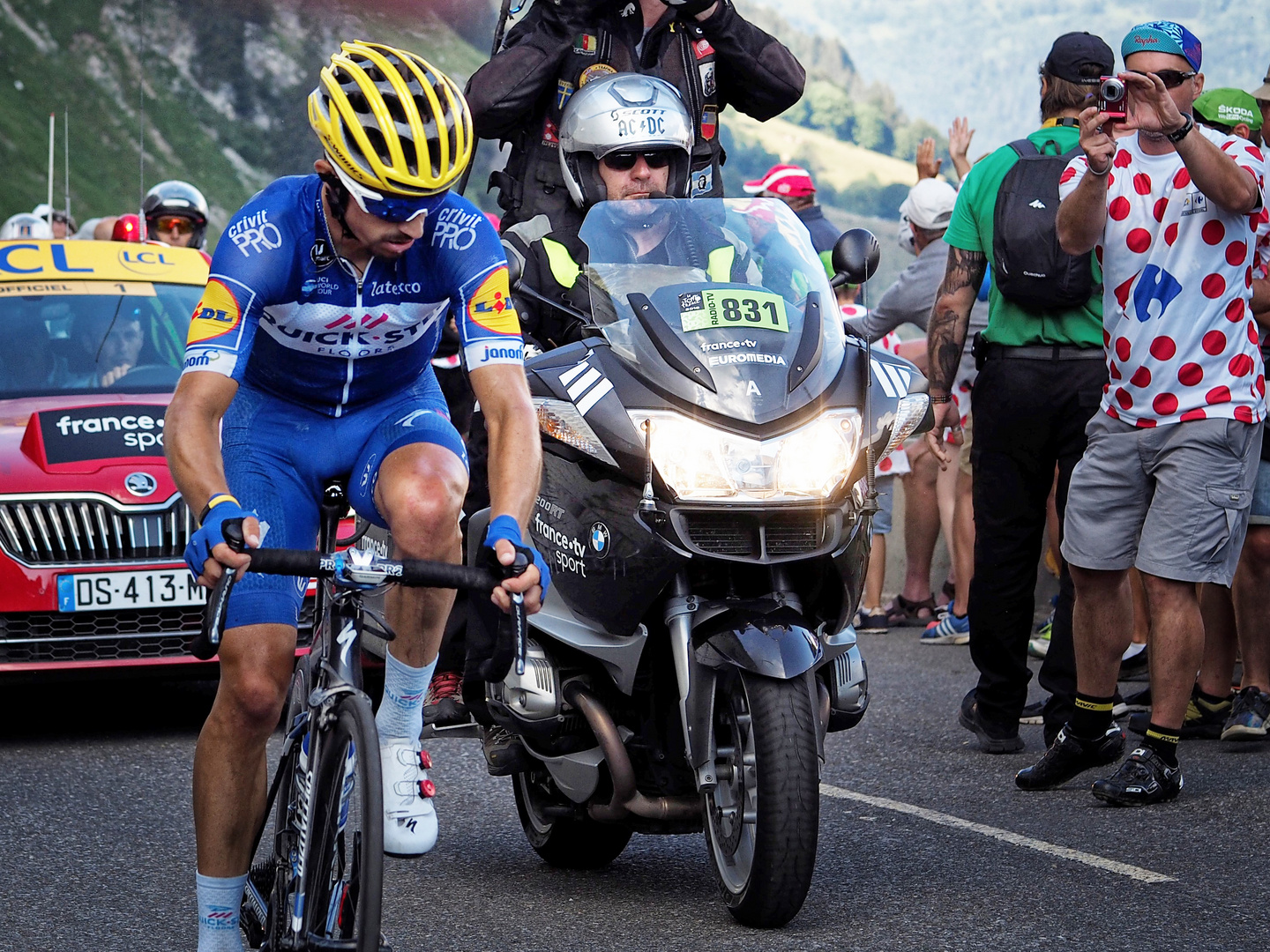 Julian Alaphilippe au sommet du Col de la Colombière.