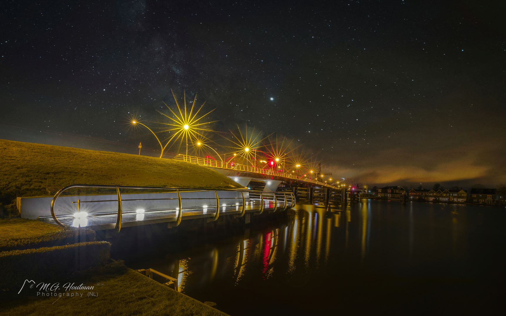 Julianabrug Zaandijk at night