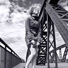 Julija auf der Brücke
