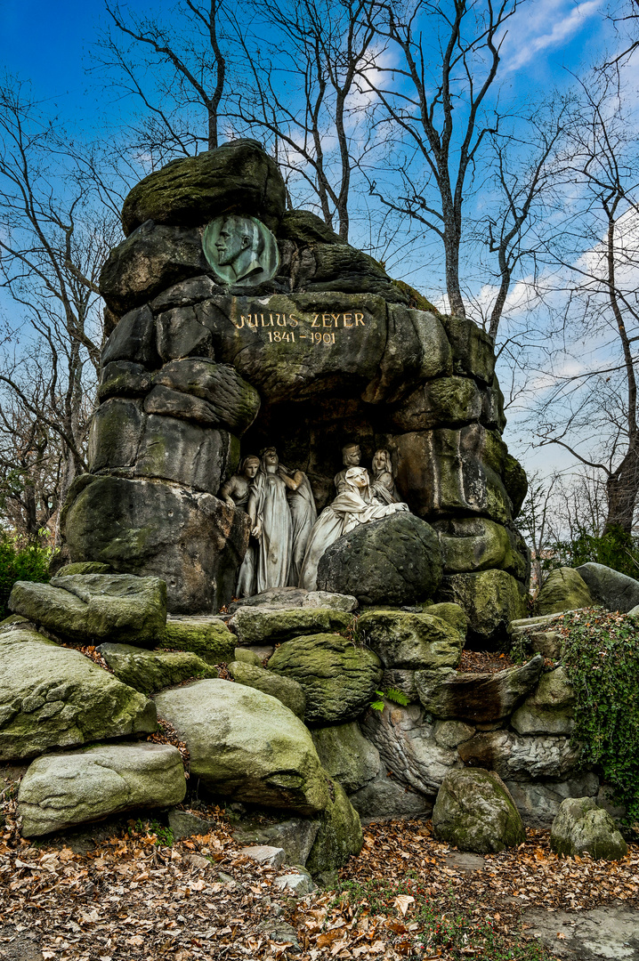 Julius Zeyer Monument 01