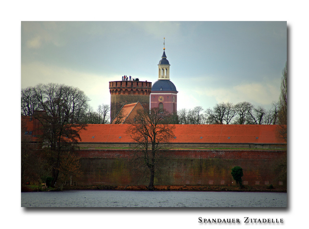 Juliusturm und die St.-Nikolai-Kirche ...