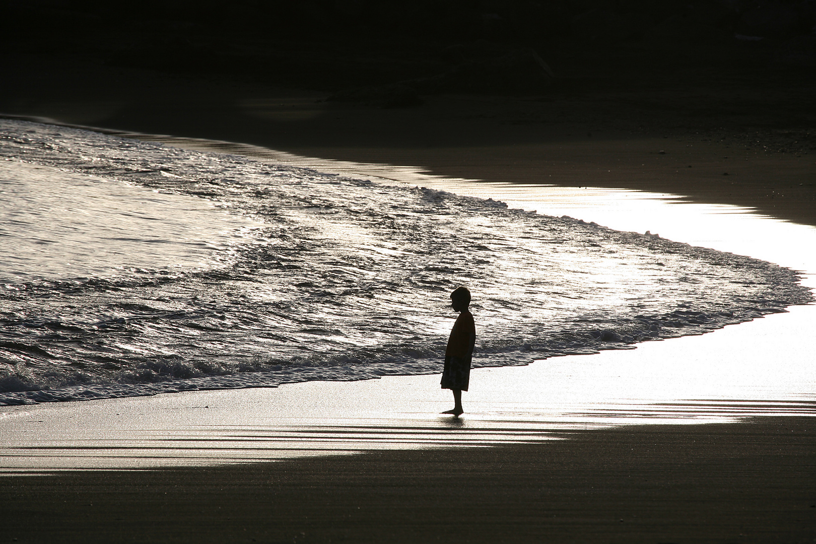 Junge am Strand / Chico a la playa