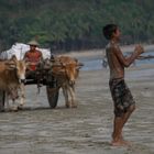 Junge am Strand