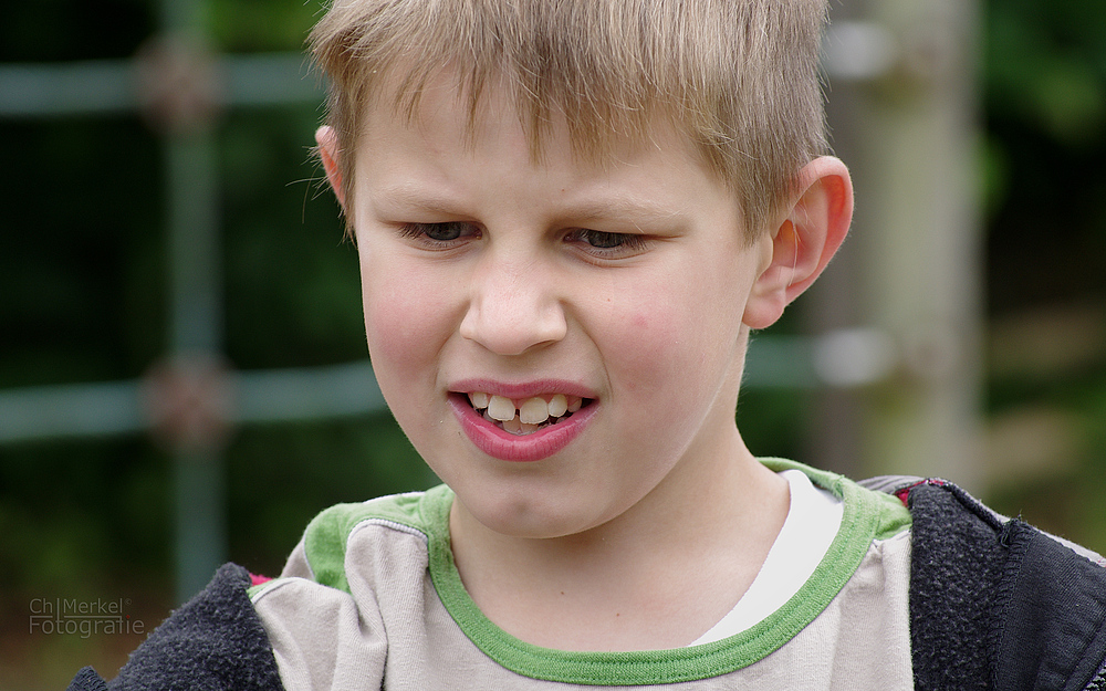 Junge auf dem Spielplatz