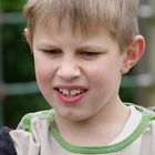 Junge auf dem Spielplatz