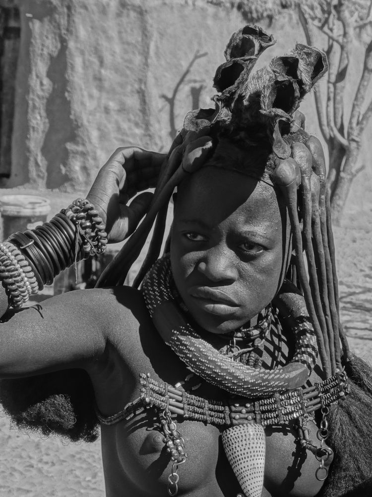 Junge Frau bei den Himba, Namibia.