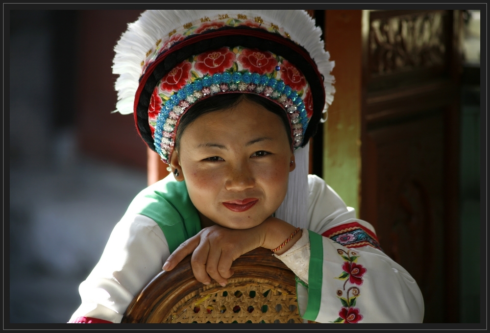 Junge Frau der Bai Minderheit nahe Dali / Yunnan