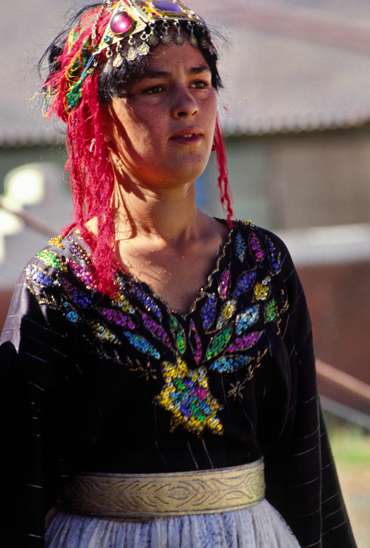 junge Frau in Tracht