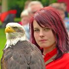 Junge Frau mit Adler!