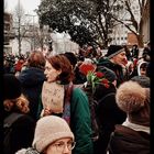 Junge Frau mit Blumen 