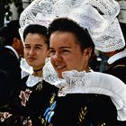 junge Frauen in Tracht