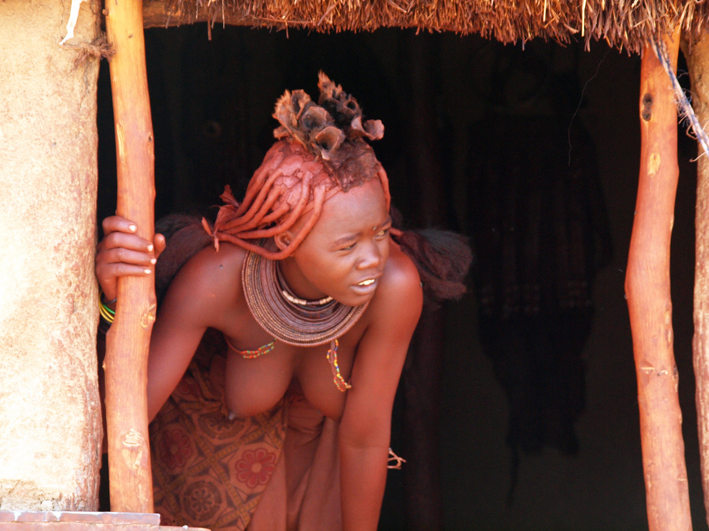 junge HImba im Haus der Königin