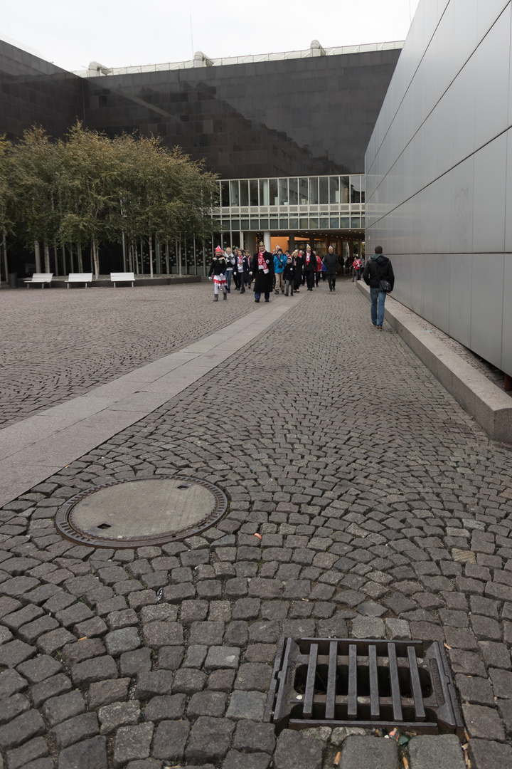 junge Karnevalisten auf dem Paul-Klee-Platz