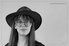 Junge Lady mit Hut