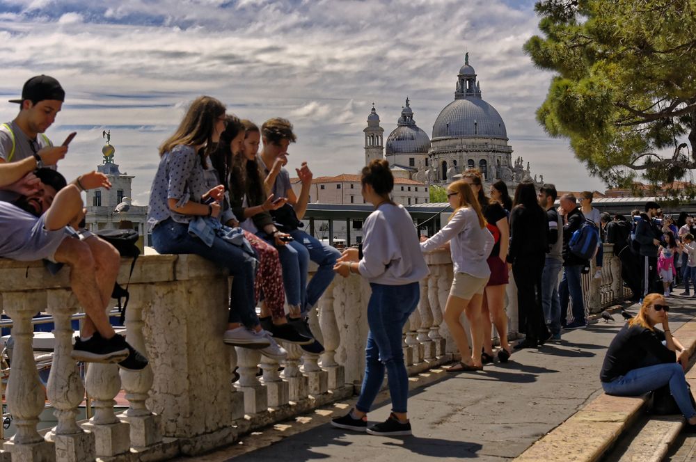 Junge Leute von heute in Venedig