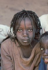 Junge mit Dreadlocks