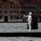 Junge mit Frosch in Venedig