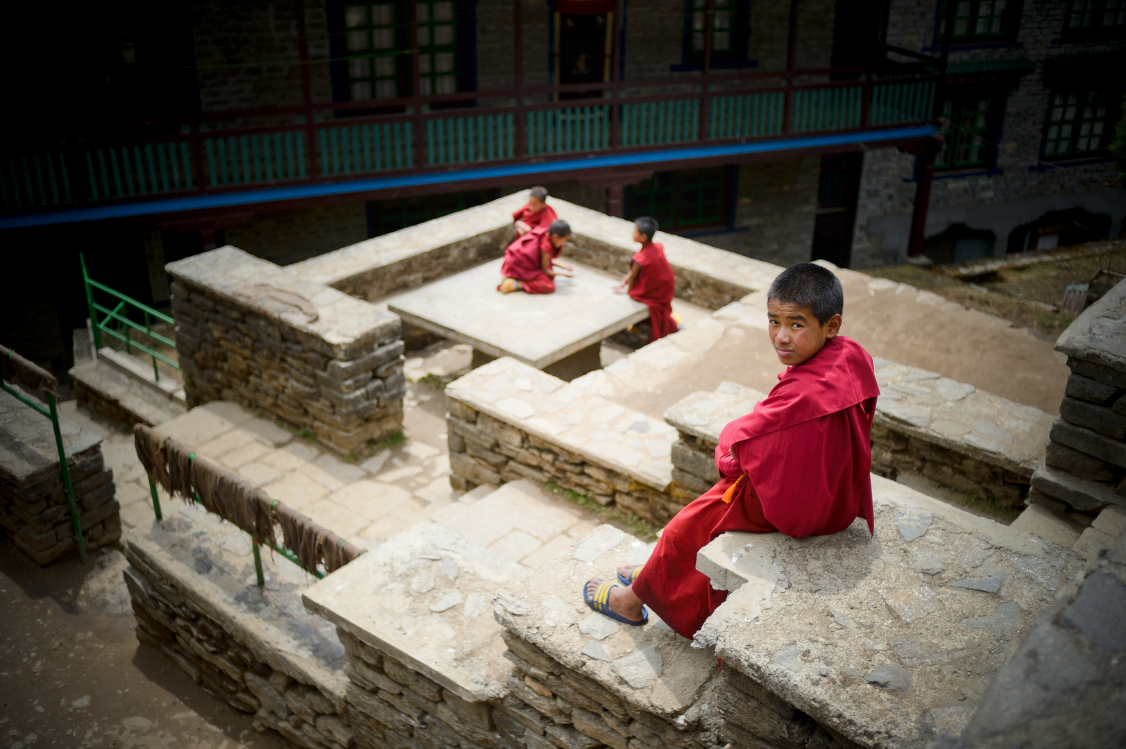 Junge Mönche im Kloster Thubten Chöling Gompa