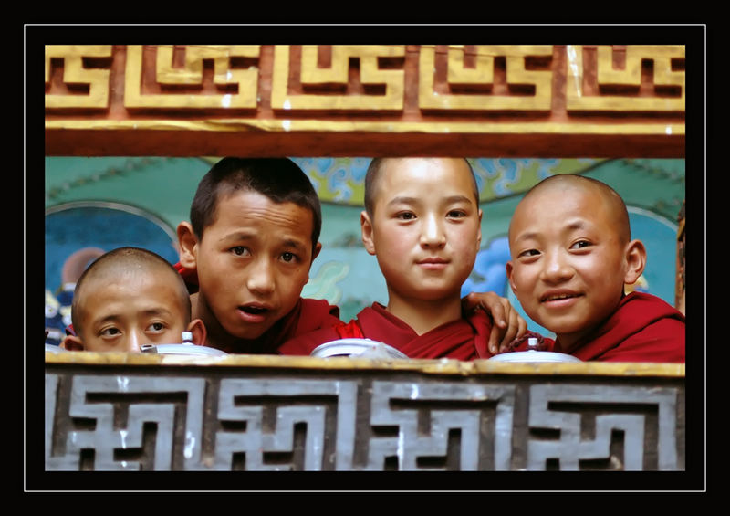 Junge Mönche im Punaka-Dzong