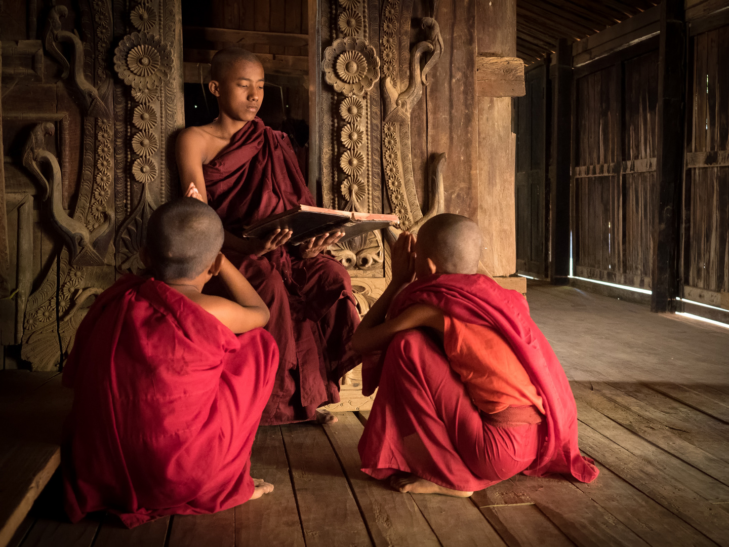 Junge Mönche in Bagan