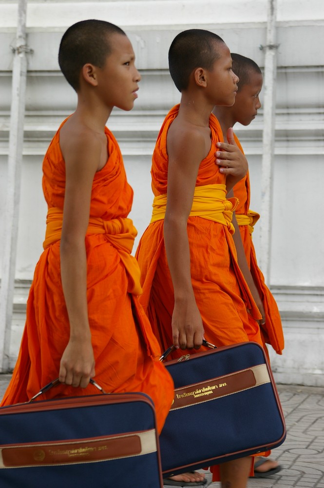 Junge Mönche in Bangkok