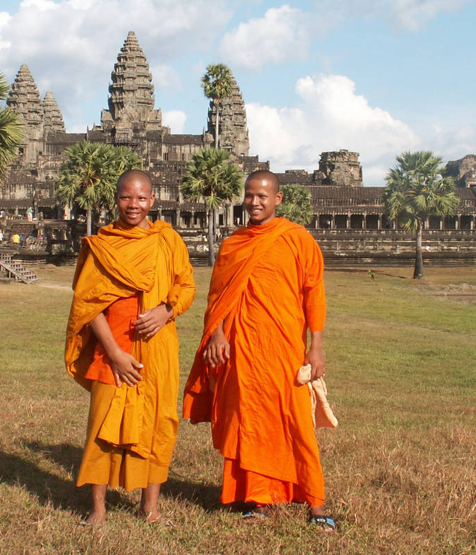 junge Mönche vor Angkor Wat